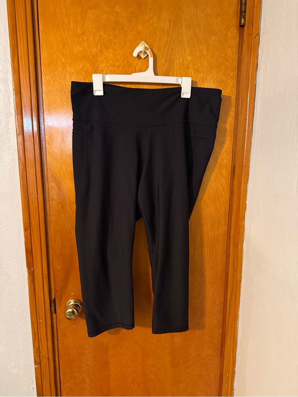 Old Navy Black High-Rise Capri Leggings